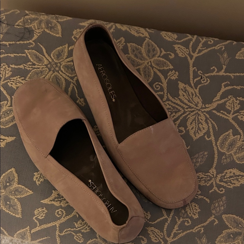 AEROSOLES Soft Beige Loafers